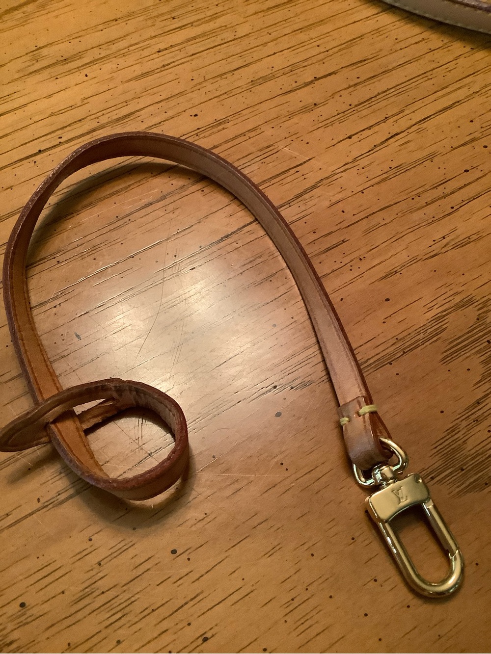 Louis Vuitton Vachetta Tan Leather Strap with Gold Hardware Clip - Picture 3 of 3